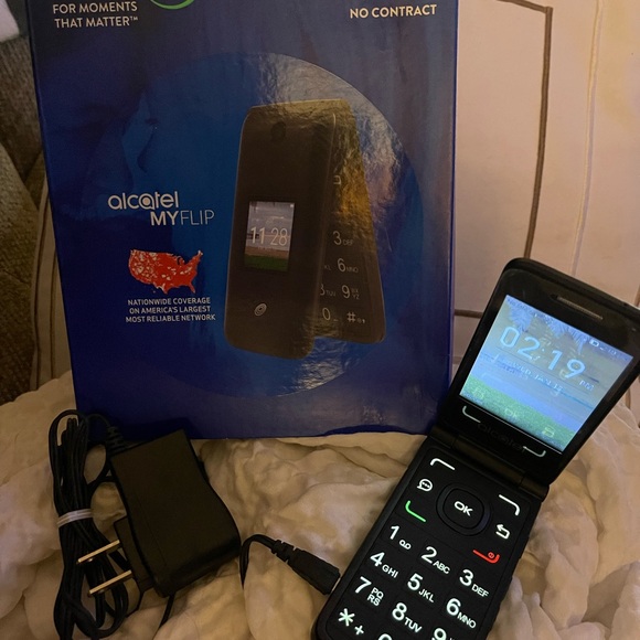 Alcatel MyFlip Phone with Charger - Picture 1 of 2
